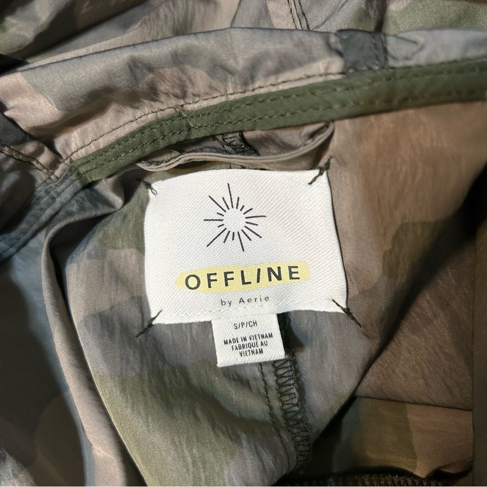 Aerie Offline Camo Lightweight Windbreaker Jacket Size Small - Picture 8 of 9